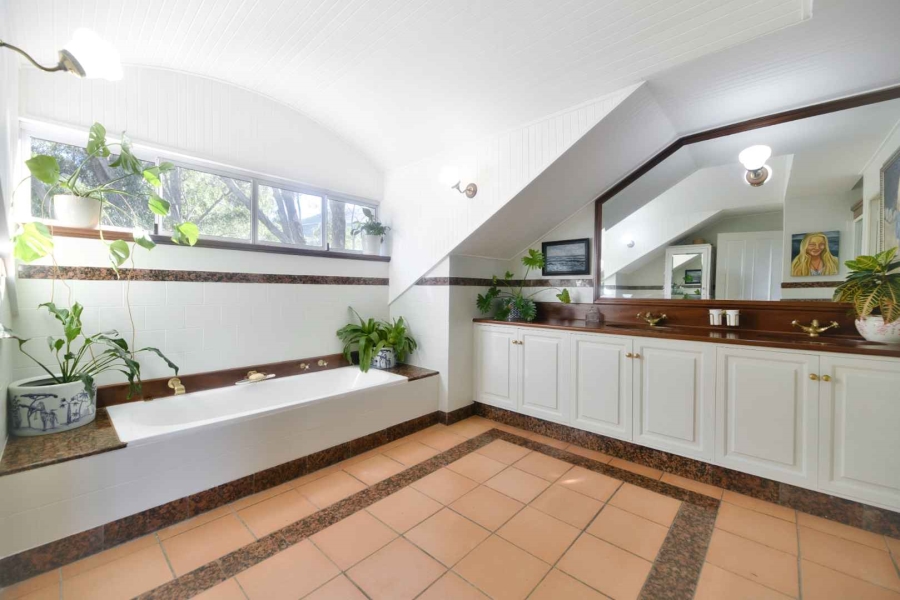 4 Bedroom Property for Sale in Kwaaiwater Western Cape